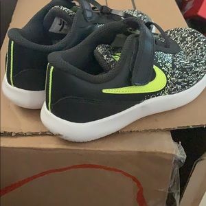 NEW Nike Flex Contact